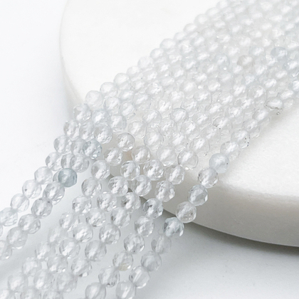 Топаз граненый бусины, диаметр около 3,2-3,3 мм, цена за отрезок 19 см (1/2 нити)