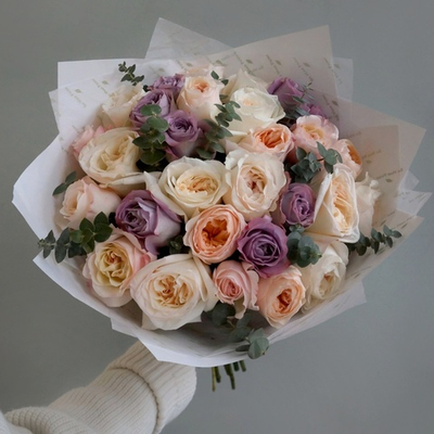 75. Микс из 29 роз в пастельной гамме