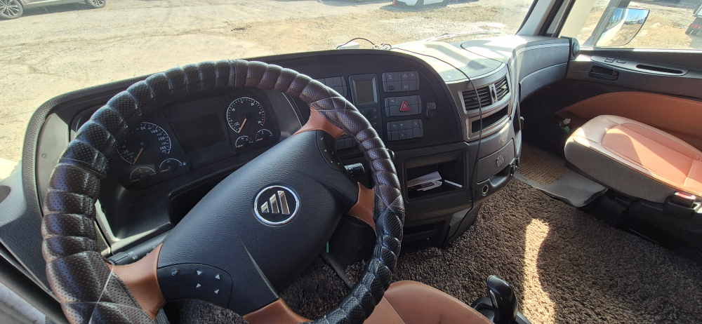 Foton AUMAN 4x2 Седельный тягач BJ4189SLFKA (Дизельный, 11,8 л, 470 л.с. АТ)