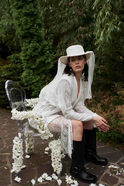 Юбка из кружева с разрезом