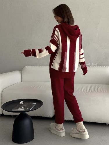 Бордово-белый трикотажный костюм с брюками