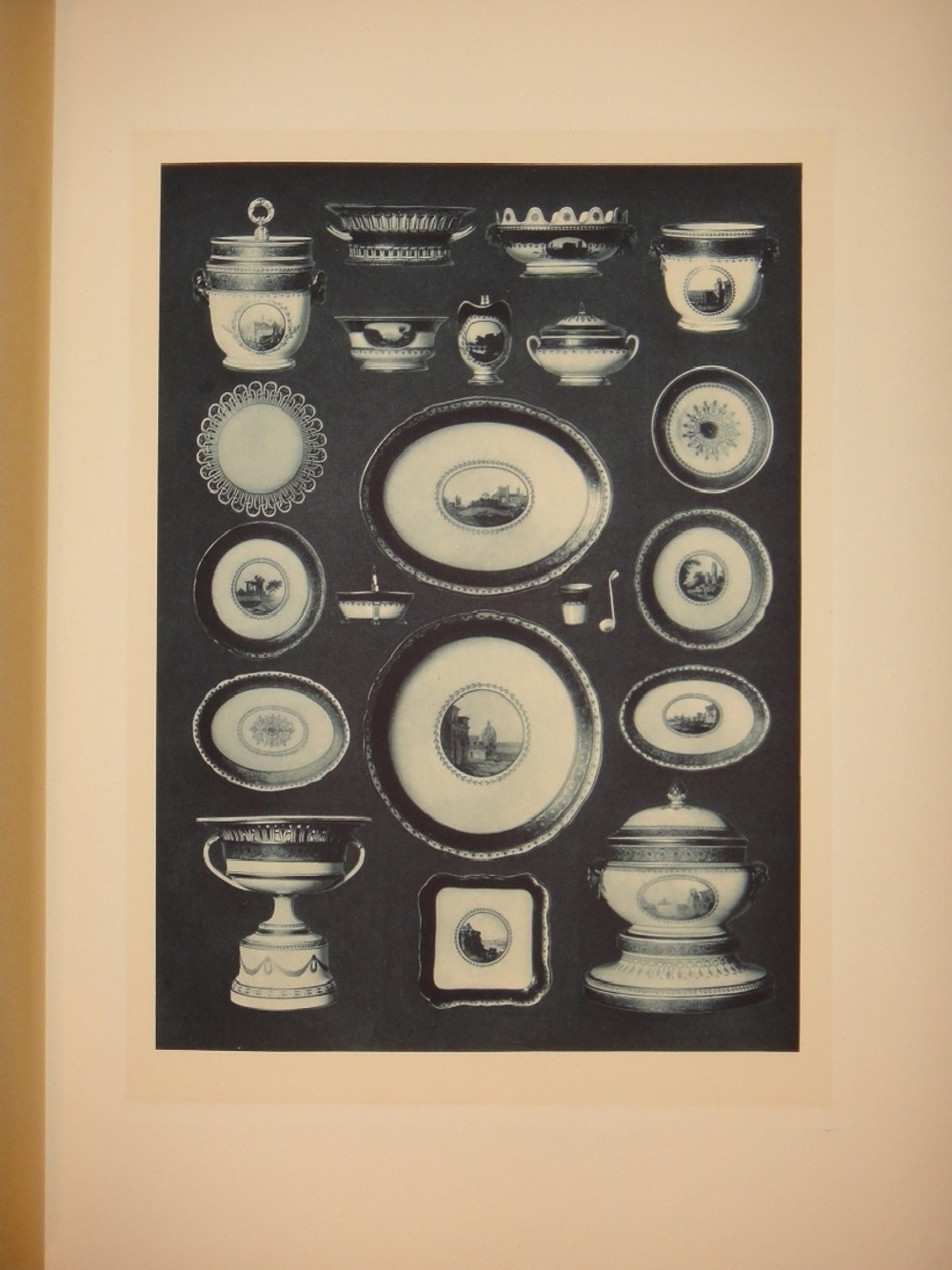 "Императорский фарфоровый завод. 1744-1904". Под редакцией барона Н.Б. фон-Вольфа. 1906г.