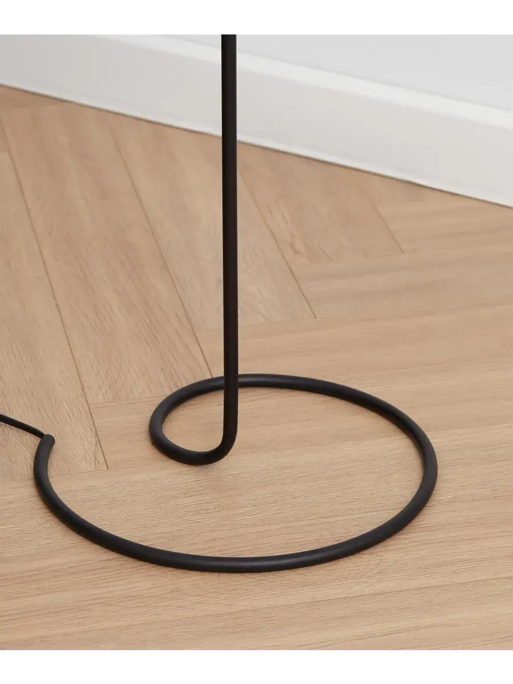 Торшер напольный с абажуром в гостиную современный