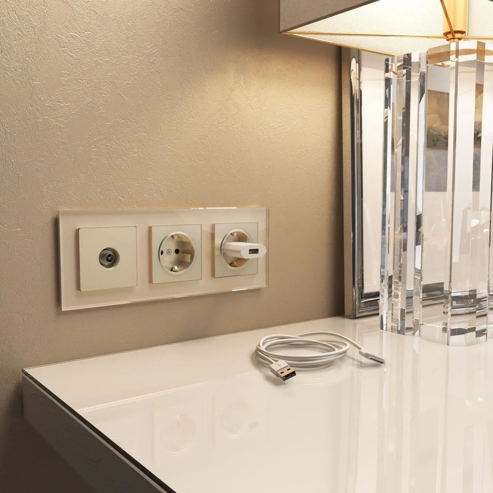 Рамка на 3 поста Favorit (шампань) W0031111