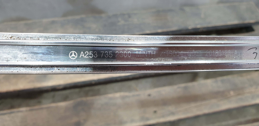 Молдинг двери задней левой Mercedes GLC (C253) Coupe 15-нв Б/У Оригинал A2537352300