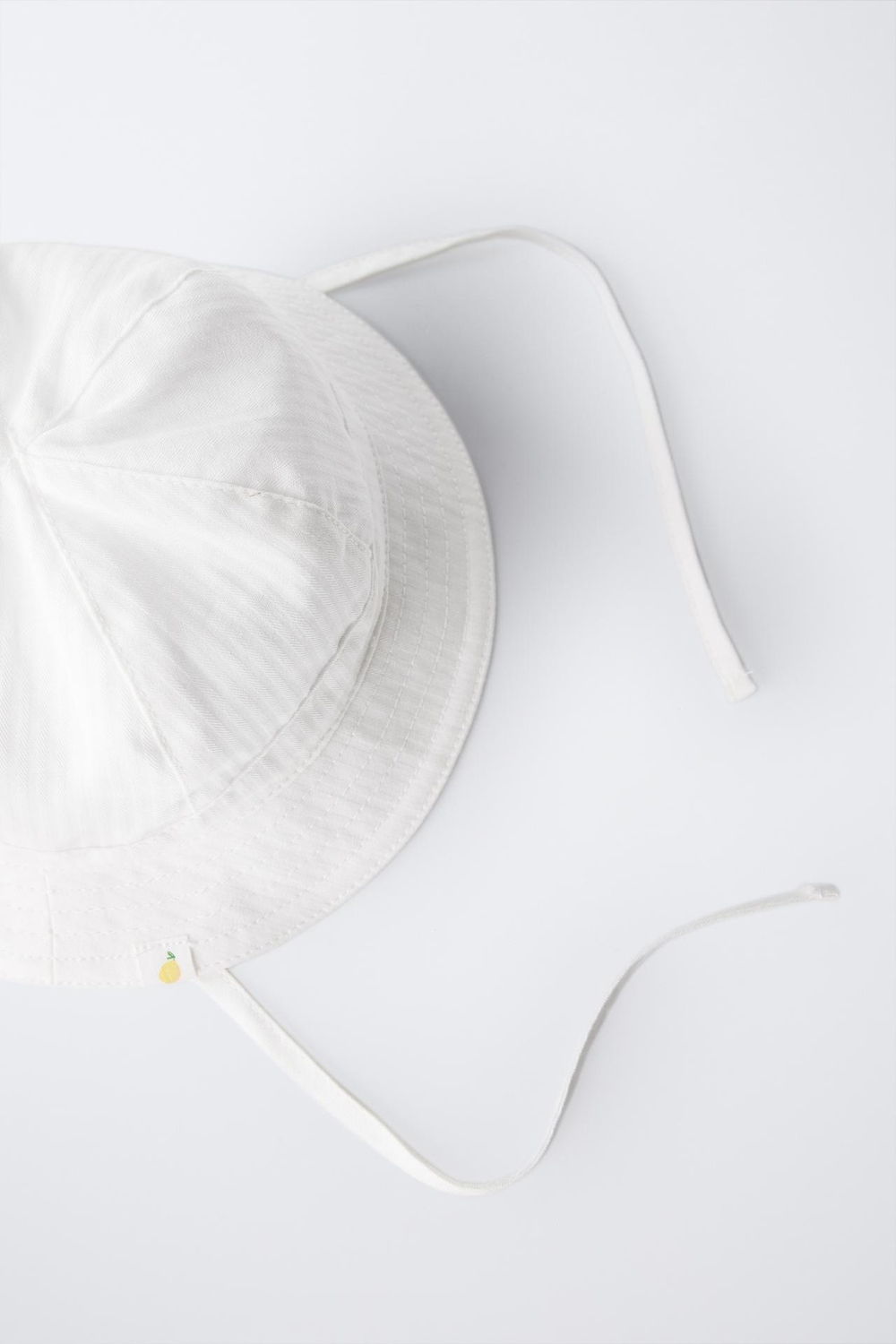 ZARA ПАНАМА С НАШИВКОЙ, БЕЛЫЙ