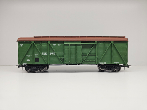 Крытый вагон 11-066 СССР зеленый с коричневой крышей (тележки ММ)