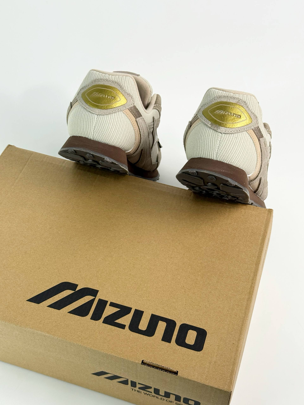 Кроссовки Mizuno LG 60s #B178 (беж.)