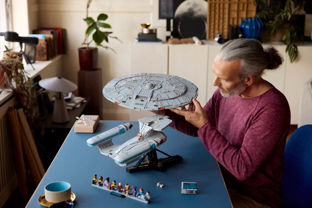 Конструктор LEGO Icons 10356 Star Trek U.S.S. Enterprise NCC-1701-D