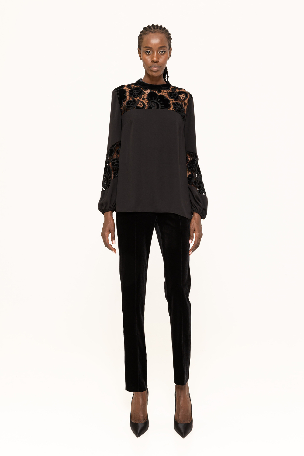 Блузка с бархатной вставкой