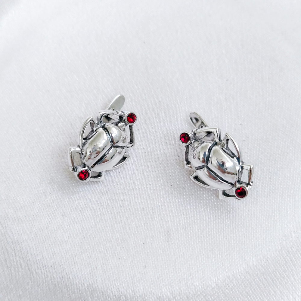 "Скарабей" серьги в серебряном покрытии из коллекции "Египет" от Jenavi  с английским замком