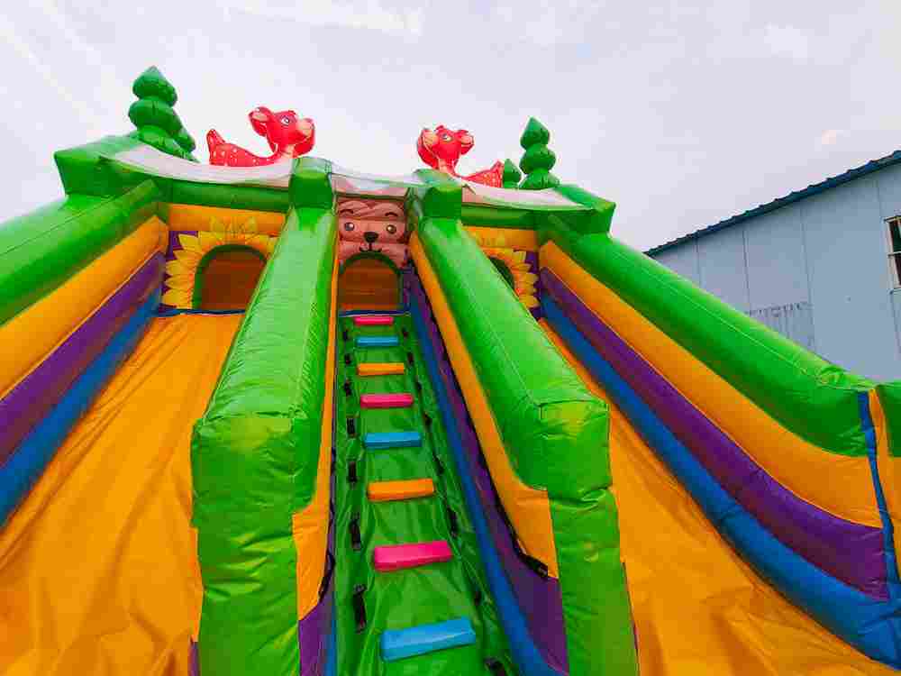 Коммерческий надувной батут «Лесная команда», 10*5*5 м