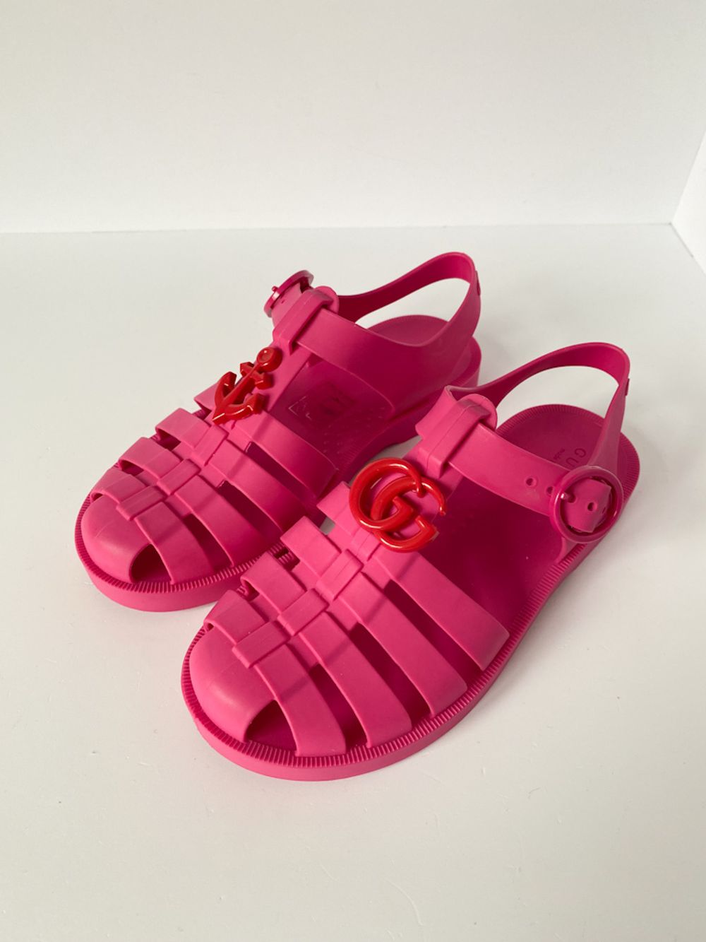 Новые резиновые сандалии Gucci, 28