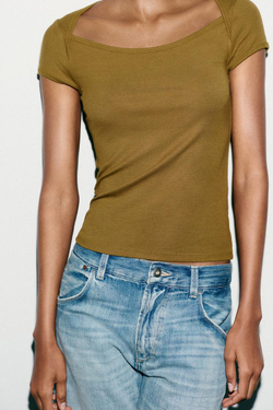 ZARA ФУТБОЛКА С КВАДРАТНЫМ ВЫРЕЗОМ, ЗЕЛЕНОВАТЫЙ