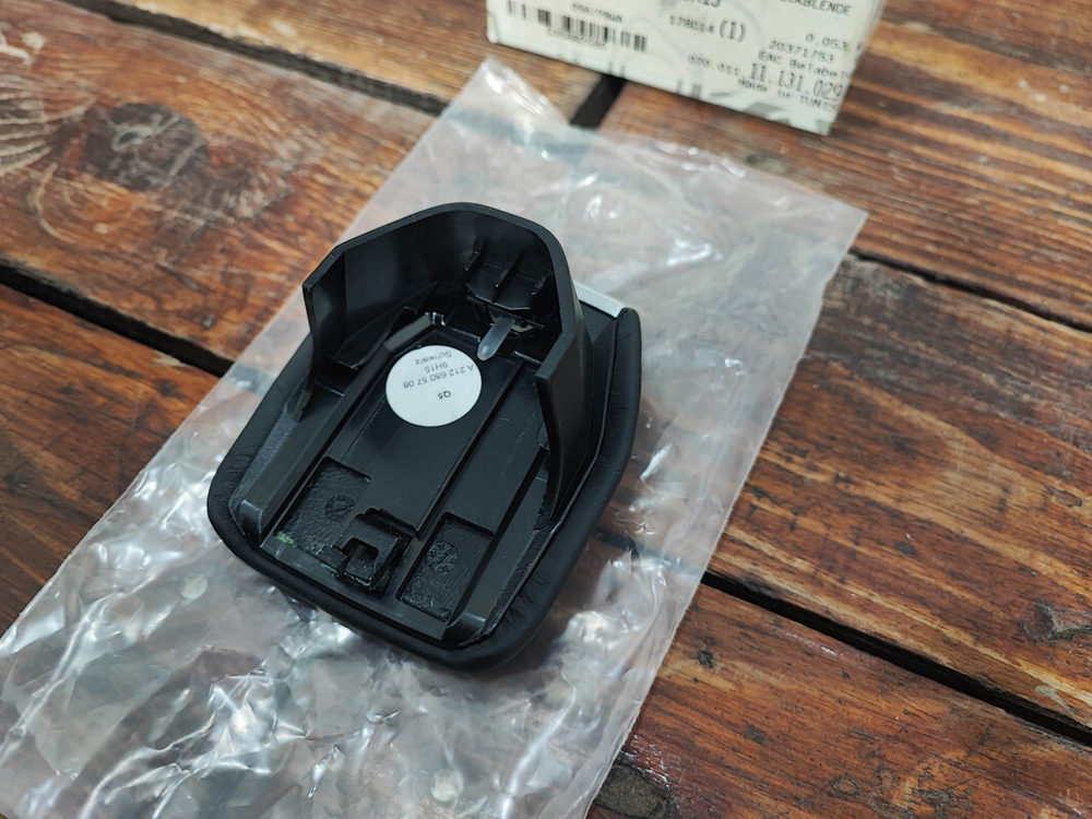 Кнопка подлокотника Mercedes E (W212) Новая Оригинал A2126805708