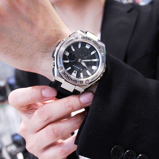 Часы мужские Casio G-Shock GST-W130C-1AER