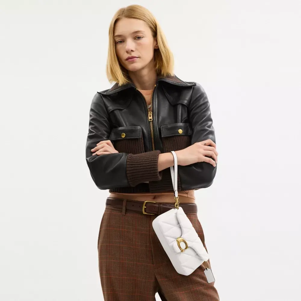 COACH СУМКА ЧЕРЕЗ ПЛЕЧО TABBY 19 С ЦЕПОЧКОЙ И СТЕЖКОЙ, БЕЛЫЙ