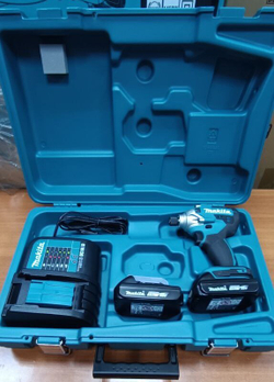 Компактный аккумуляторный ударный шуруповерт Makita DTD156SYE