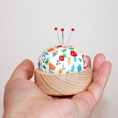 Игольница 6см деревянная из ясеня с подушечкой для иголок MP316