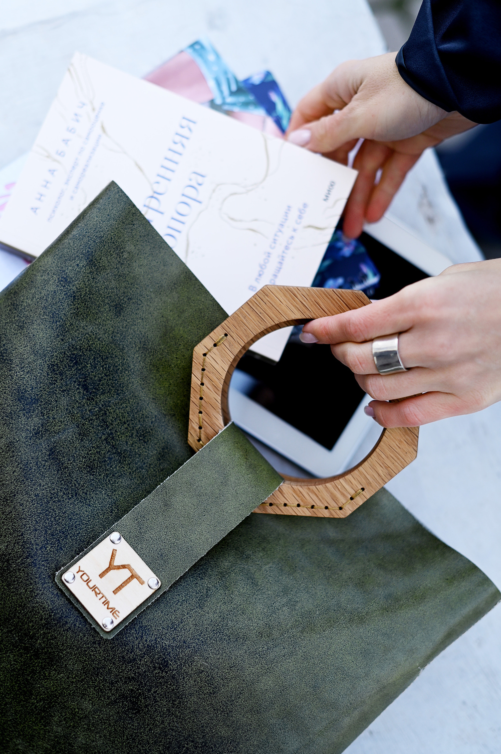 Сумка зеленая тоут из натуральной итальянской кожи