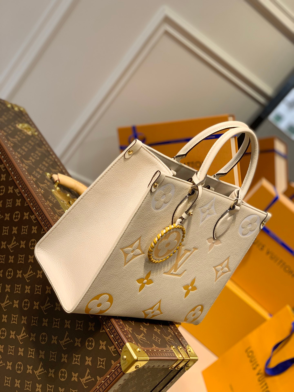 Louis Vuitton OnTheGo MM