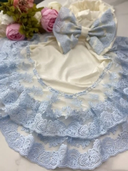 Кружевной уголок и бант на выписку