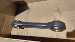 Тяга 11108494 VOLVO L220 центральная передней стрелы