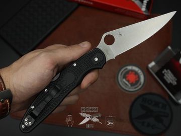 Складной нож Spyderco Police 4 C07PBK4 c клинком из стали VG-10, рукоять FRN