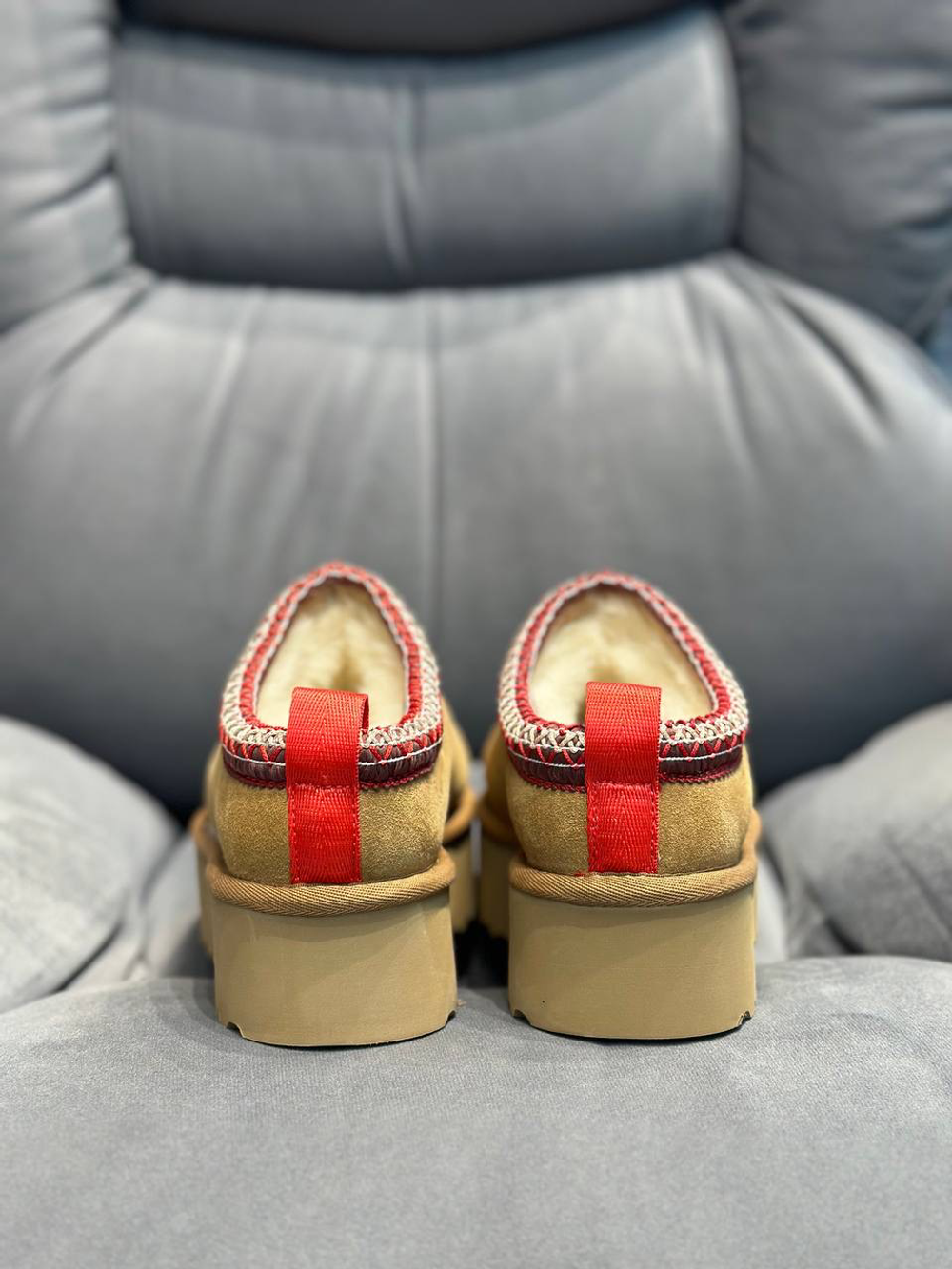 UGG