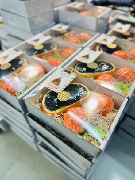 "Мандарины и бутерброд с черной икрой»