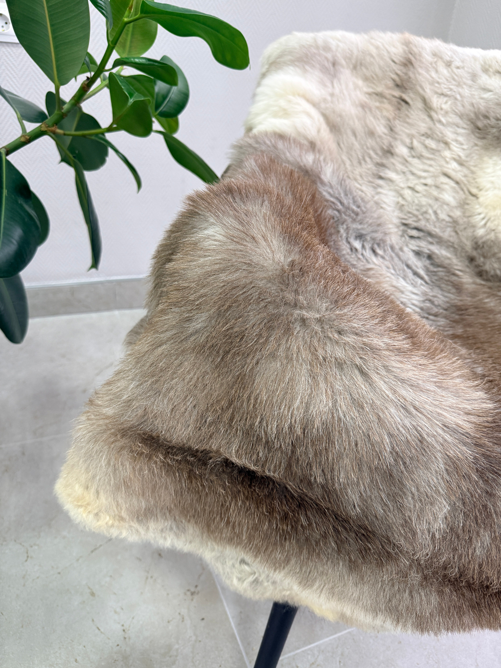 Шкура коврик меховой прикроватный овчина, 120х65 см.