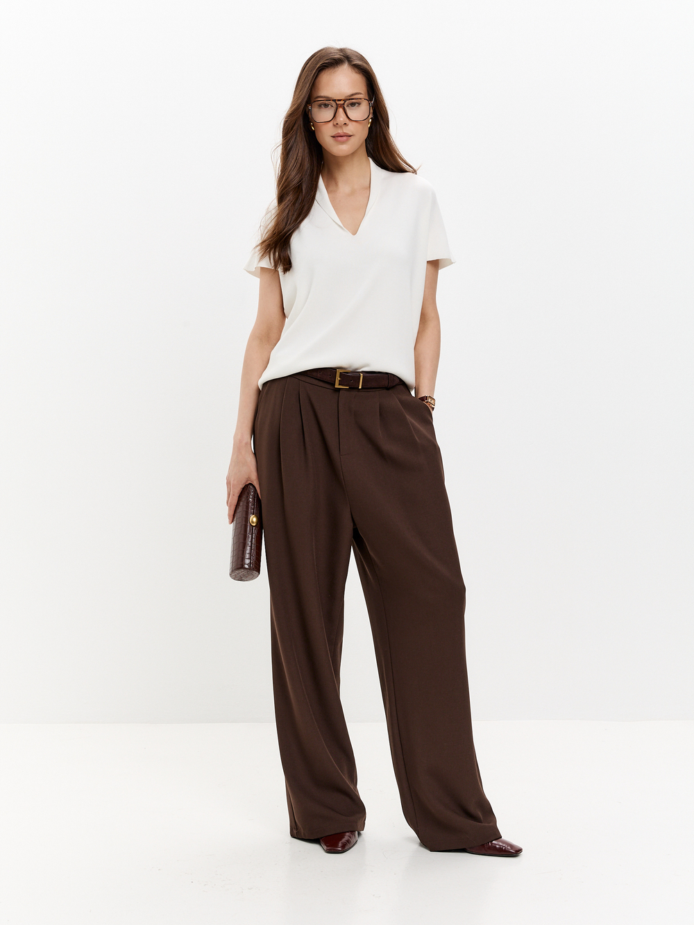 Костюм с прямыми брюками и жакетом