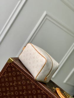 Louis Vuitton Locker Dopp Kit