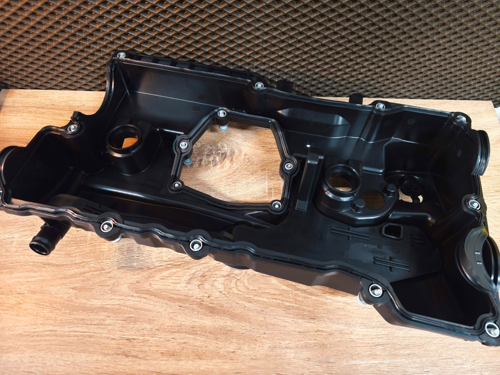 Клапанная крышка  головки блока цилиндров MAHLE  ВМW N46N