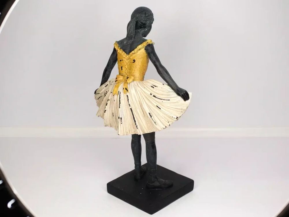 Девочка-статуэтка (23*17*38см) FT-48456