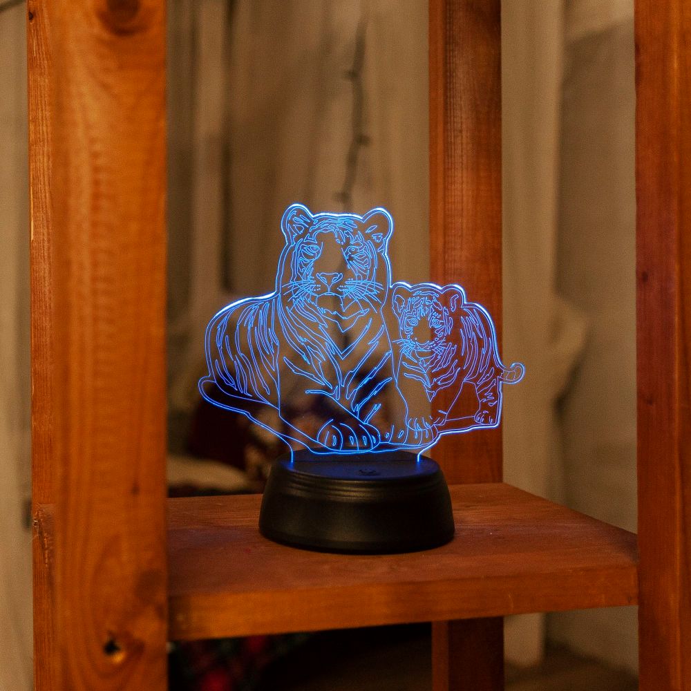 ULI-M508 RGB-3AA TIGER FAMILY-BLACK Светильник декоративный с эффектом 3D Семья тигров. на батарейках 3AA не в-к. 1 светодиод. RGB свет. TM Uniel