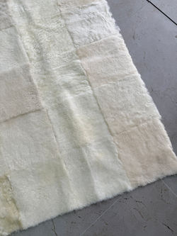 Ковер прямоугольный натуральный мех овчина, 200 х 180 см.