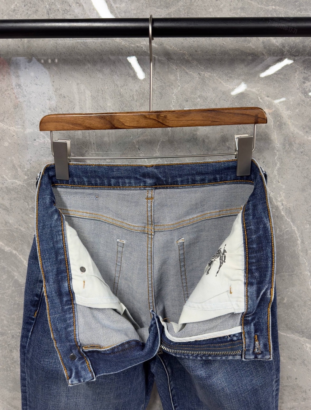 Джинсы Burberry