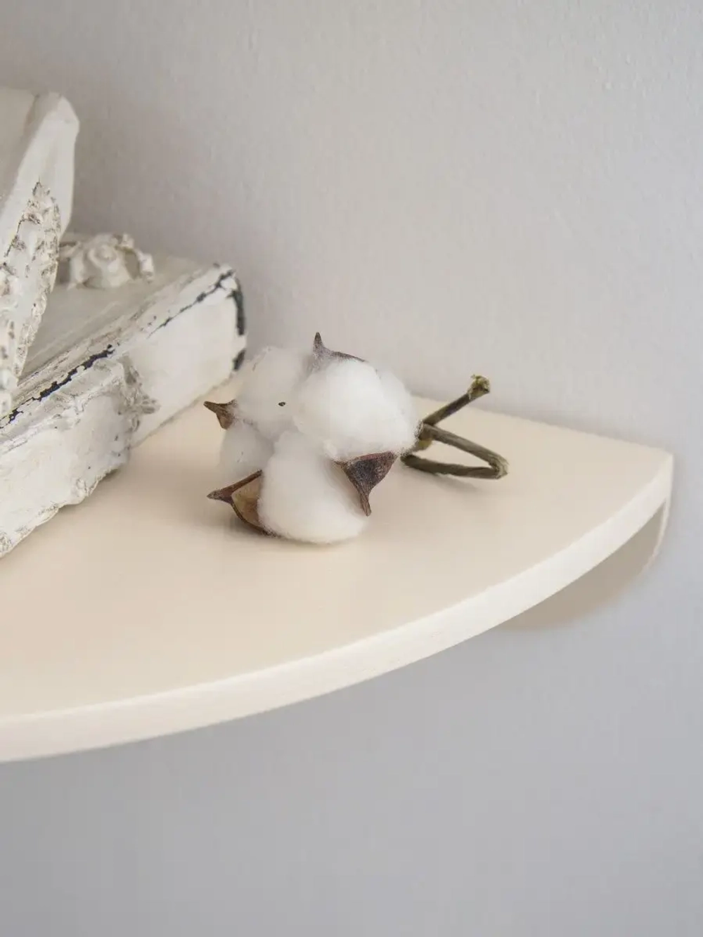 Комплект угловых полок. 2 штуки 25*25 см