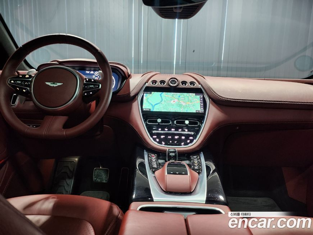 Aston Martin DBX 4.0 V8 (11.2020)