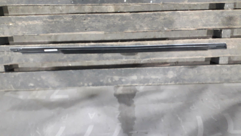 Молдинг двери передней левой Mercedes S (W222) 13-20 Б/У Оригинал A2226900580