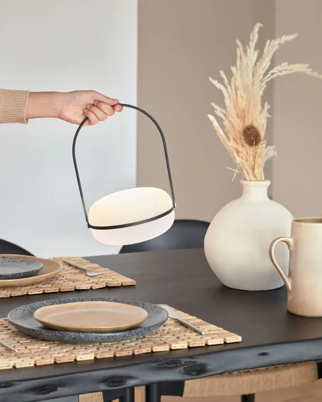 Переносная настольная лампа Tea с черной отделкой