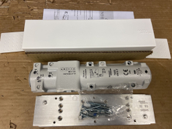 dormakaba (ex. DORMA) TS93 B EN5-7 корпус доводчика для работы со скользящим каналом. Цвет: серебристый (анодированный алюминий)