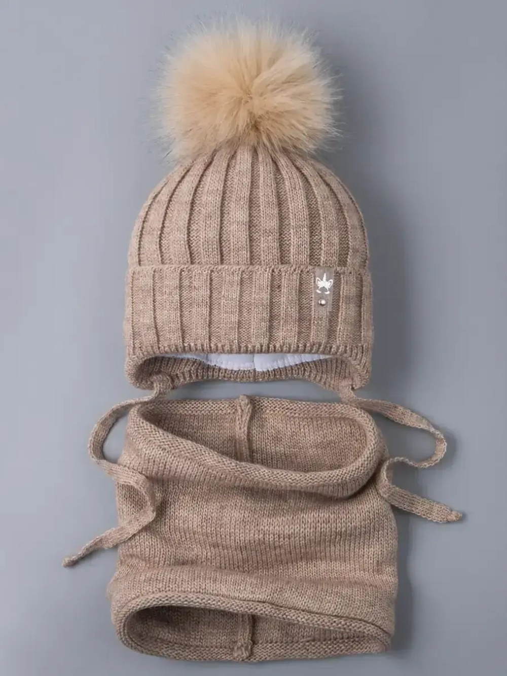 Шапка для девочки зимняя вязаная и снуд