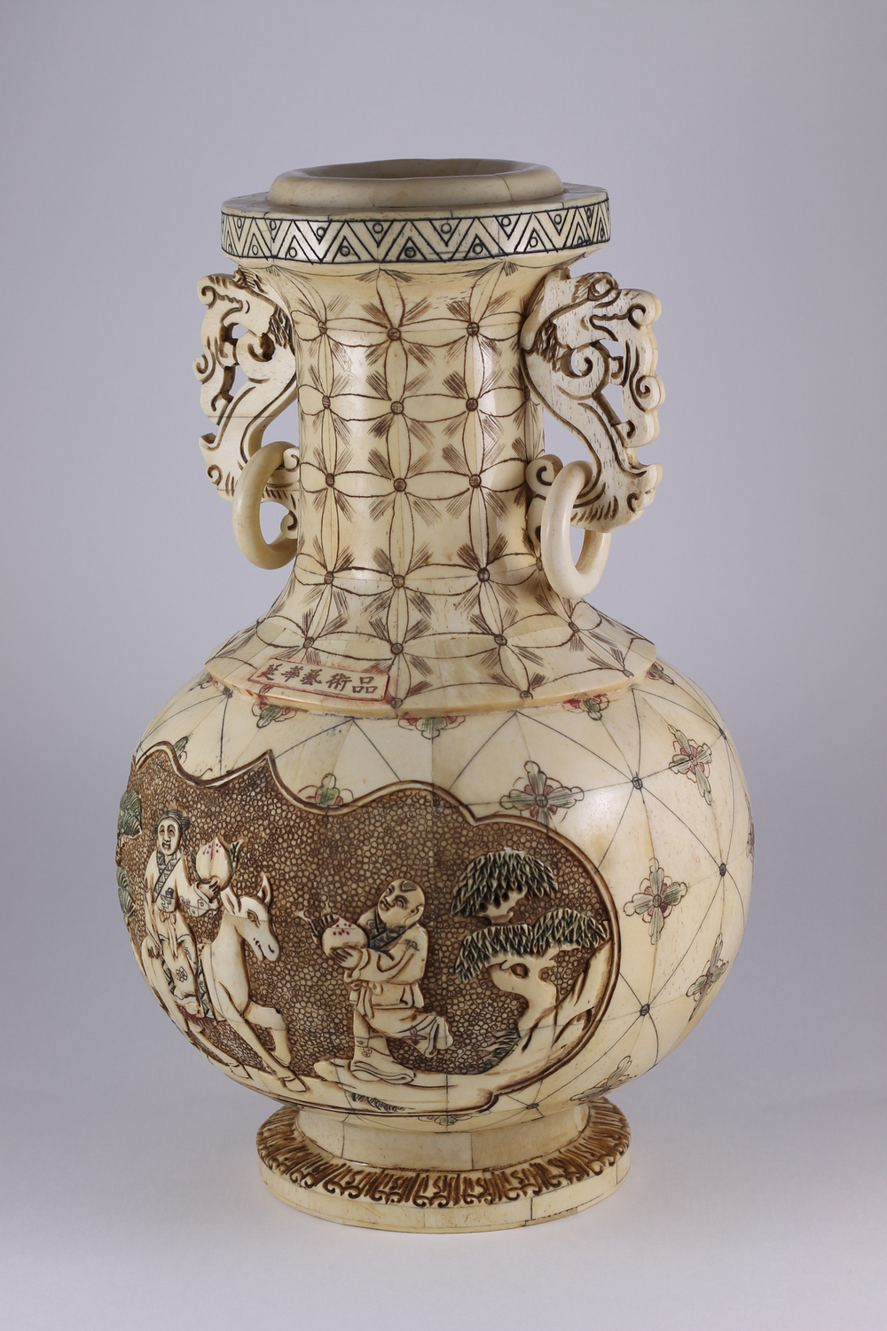 Китайская ваза с драконом Резьба по кости буйвола