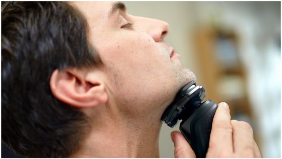 Электробритва Philips Умная электробритва для сухого и влажного бритья Philips Series 5000 SkinIQ S5588/38, черный