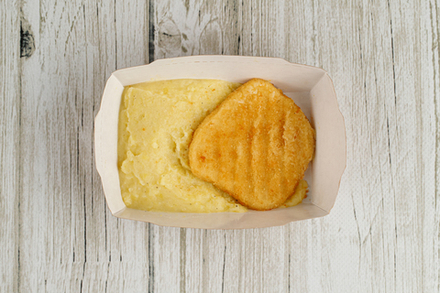 Куриная грудка в панировке с картофельным пюре