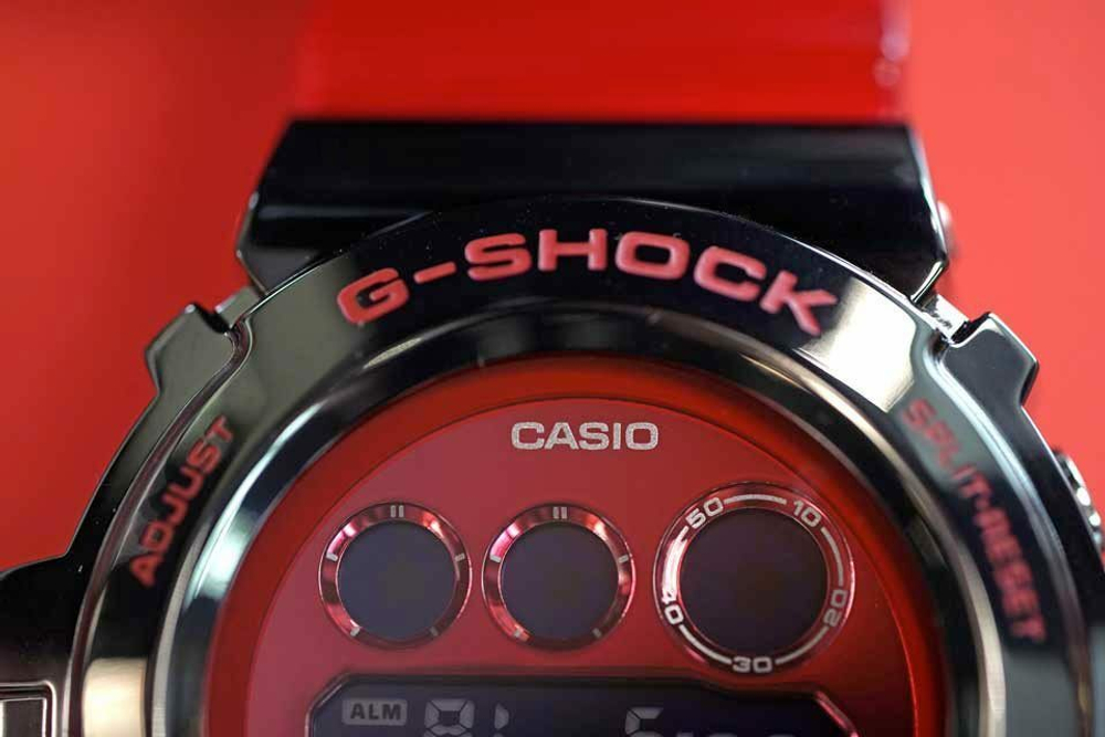 Японские наручные часы Casio G-SHOCK GM-6900B-4ER с хронографом