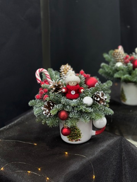 Новогодняя композиция в классических новогодних оттенках