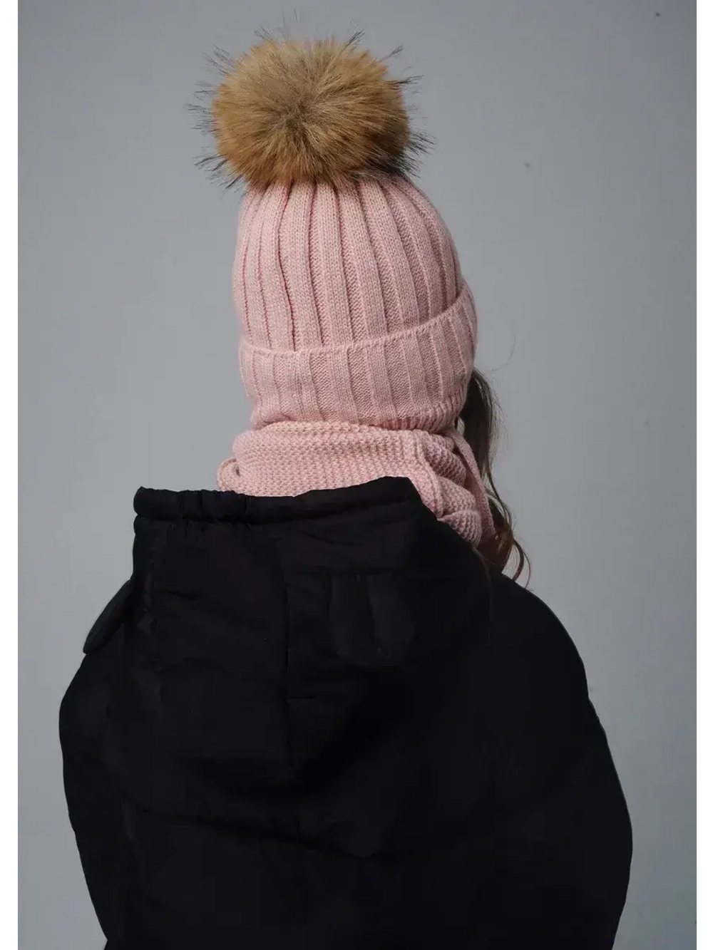 Шапка зимняя для девочки и снуд вязаные